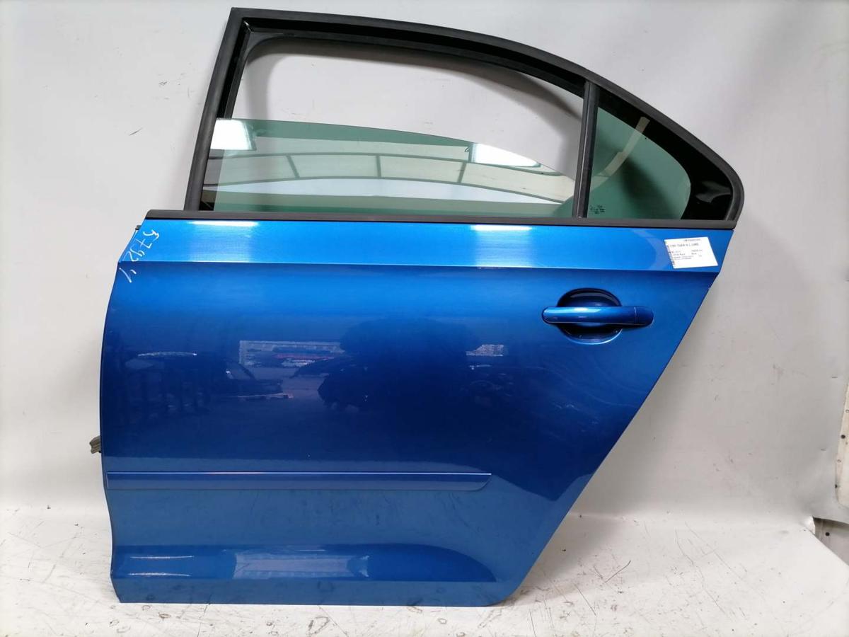 Skoda Rapid NH original T&uuml;r hinten links Limousine LF5W Race Blue Bj.2013